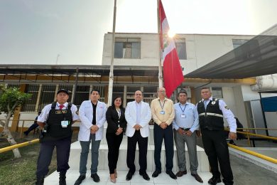 IZAMIENTO DE LA BANDERA NACIONAL EN MEMORIA DEL PAPA