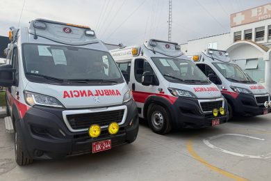 AMBULANCIAS MODERNAS EN MARCHA