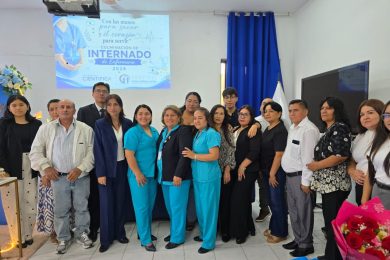 La Universidad Científica del Sur y el Hospital Carlos Lanfranco La Hoz celebraron con éxito la ceremonia de clausura del internado de enfermería